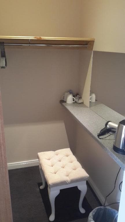Castaway Guesthouse - Photo 2