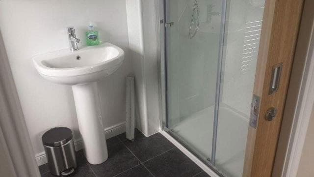 Castaway Guesthouse - Photo 3