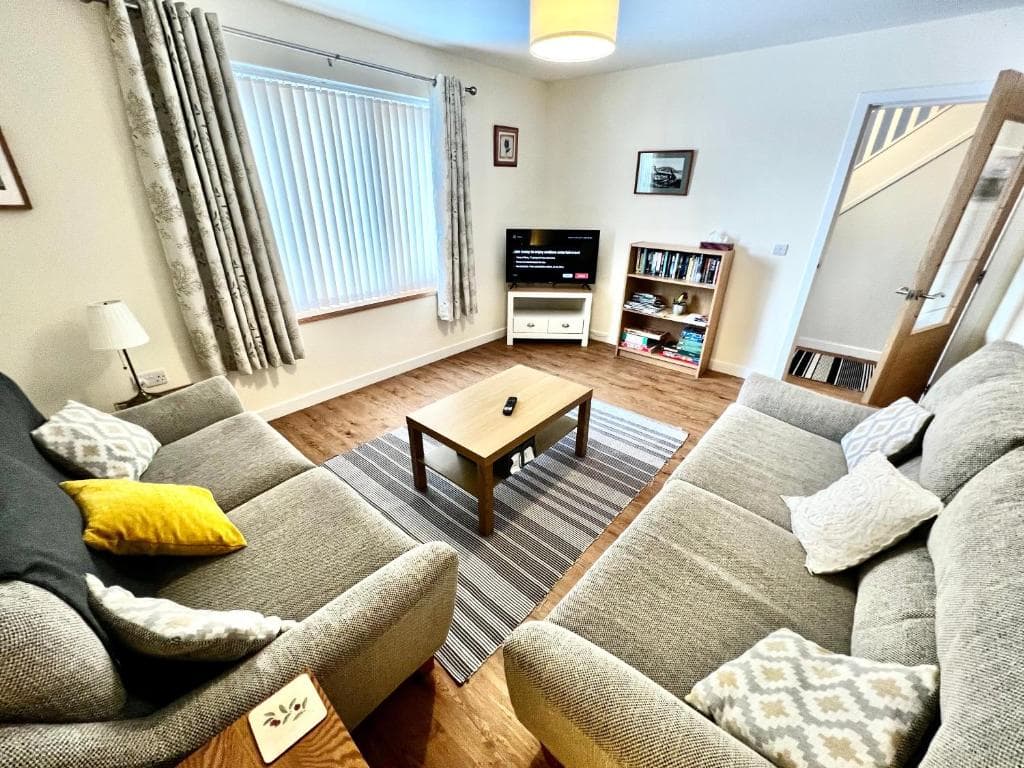 Central Spacious 2 Bed 2 Bath, Free WiFi & Parking, Park View - Photo 5