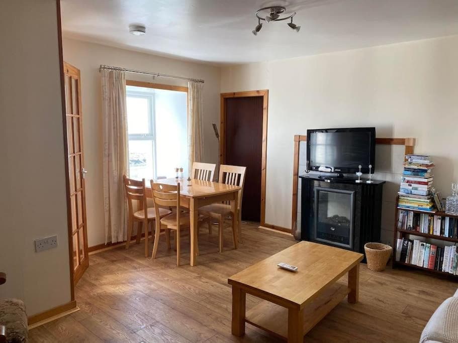 2 Bedroom house overlooking Pierowall Bay, Westray - Photo 3