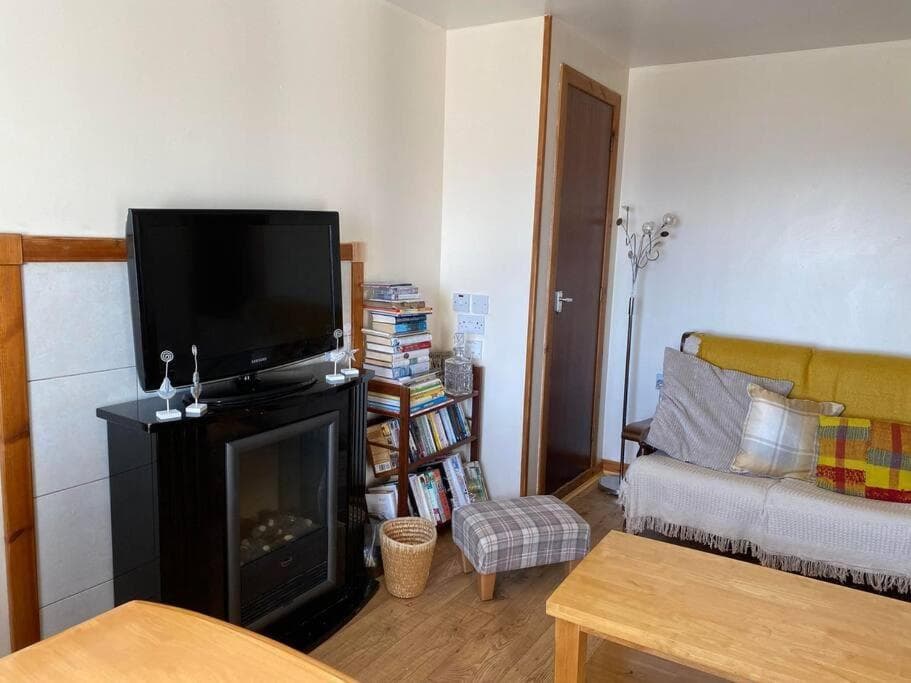 2 Bedroom house overlooking Pierowall Bay, Westray - Photo 5