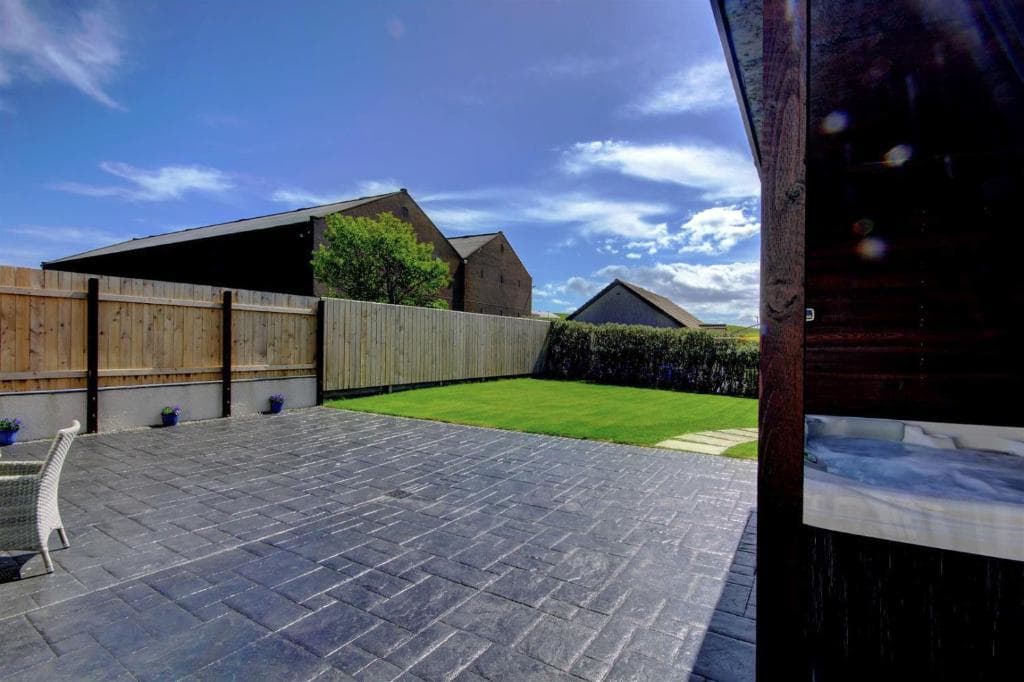 Aurora - Self Catering, Kirkwall, Quiet Location with Luxury Hot Tub - Photo 3