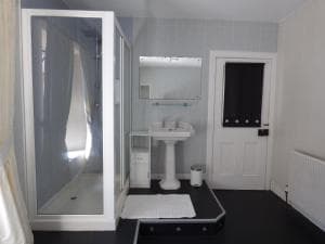 St Clair House - Photo 2