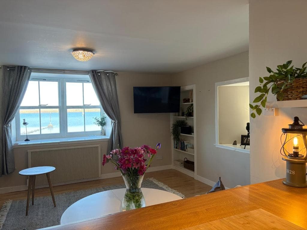 Waterfront Apartment, St Margarets Hope, Orkney