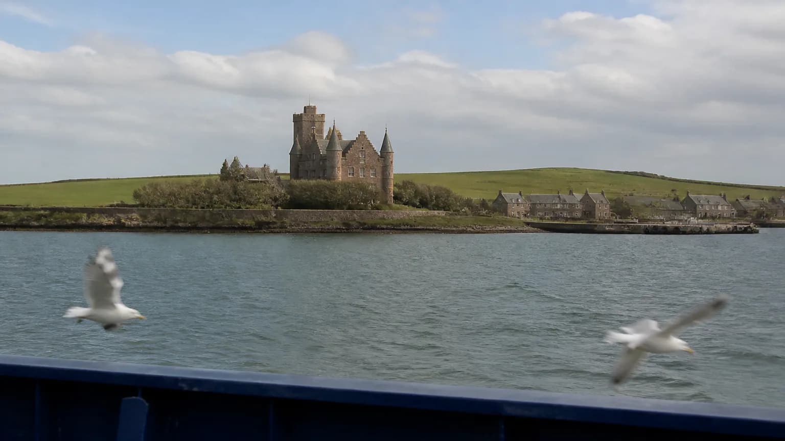 Shapinsay, Orkney: Balfour Castle, Broch & Day Trip