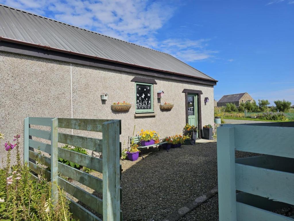 Old School - Exclusive 5 Room private suite, Burray, Orkney
