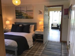 Old School - Exclusive 5 Room private suite, Burray, Orkney (photo 5)